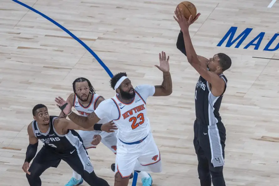 El francés Víctor Wembanyama mantiene con vida a los Spurs ante Knicks en las finales de NBA