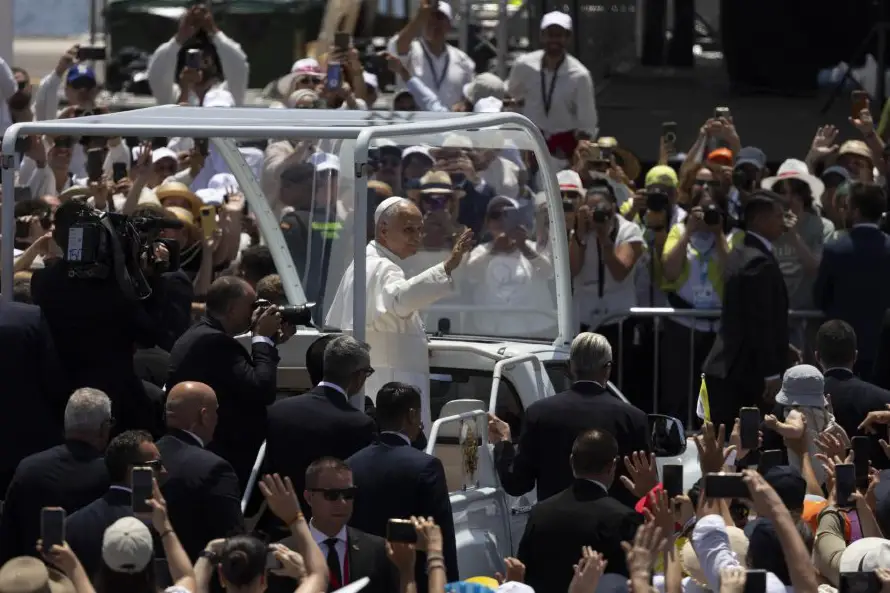 El papa escucha en España el testimonio de "esperanza" de inmigrantes latinoamericanos