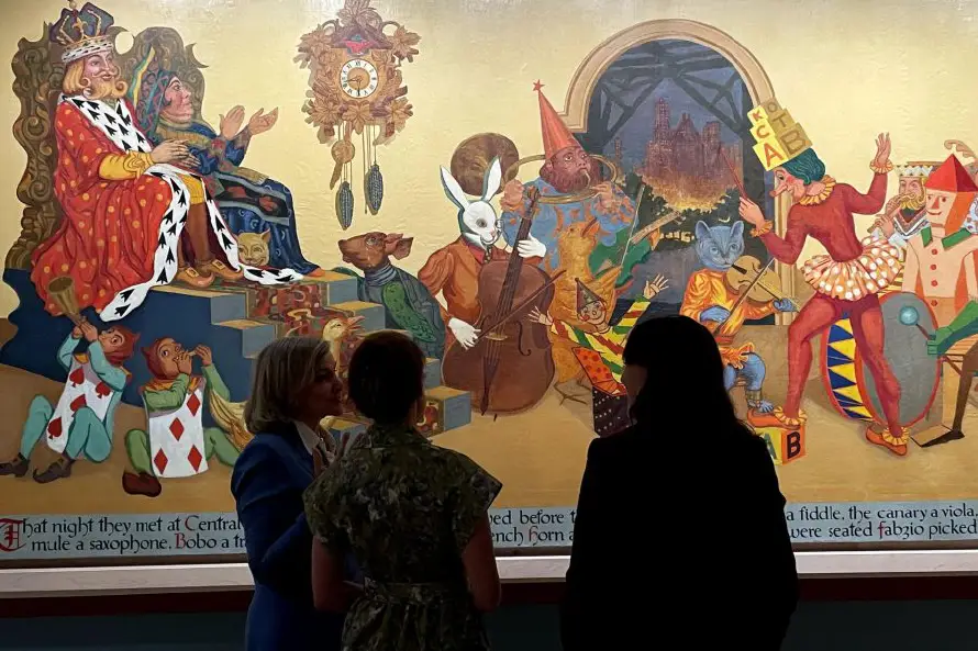 Mural en Nueva York abre un portal al mundo de "Alicia en el País de las Maravillas"