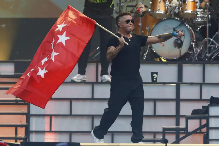 Un emocionado Alejandro Sanz agitó su bandera en Madrid con himnos inolvidables