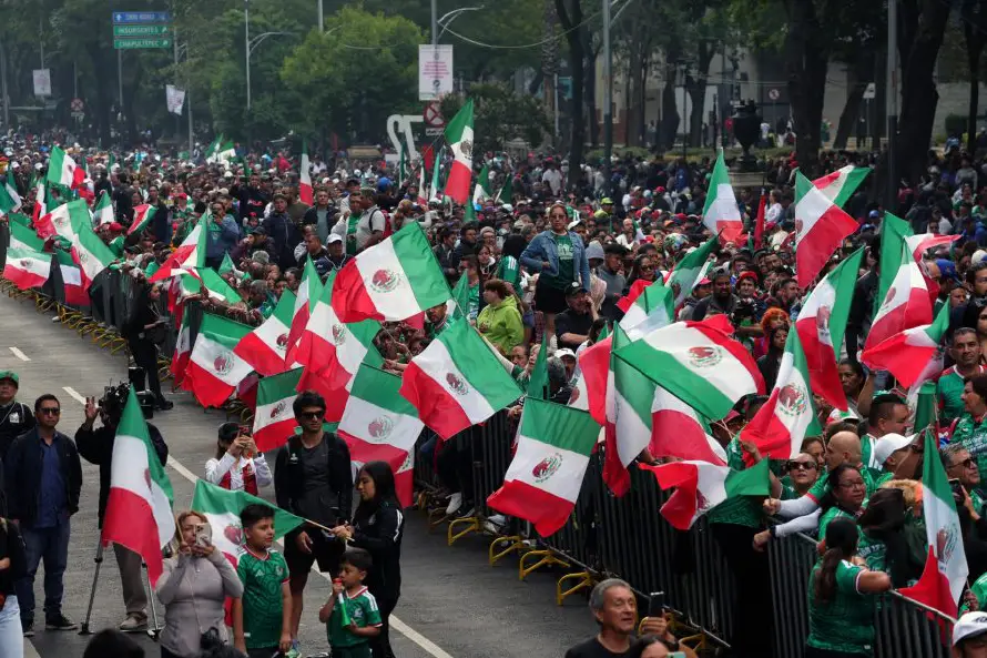Entradas prohibitivas y televisión de pago, los mexicanos critican el "Mundial del lujo"