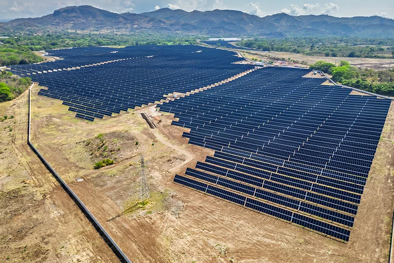 AES y ECORAY inauguran en Santa Ana la planta solar más grande de su operación en El Salvador