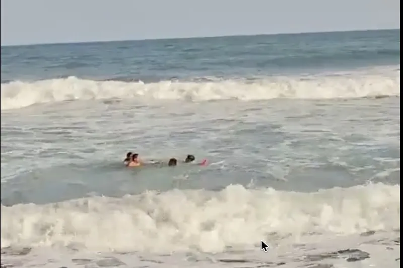 Dos personas perecen ahogadas tras ser arrastradas por una ola en playa El Sunzal