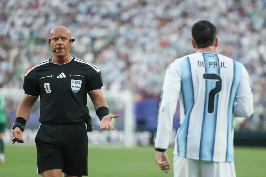 Argelia presenta una queja ante la FIFA contra el arbitraje del partido ante Argentina