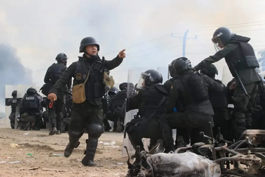 Bolivia cumple un mes de bloqueos y crece presión sobre el presidente Rodrigo Paz