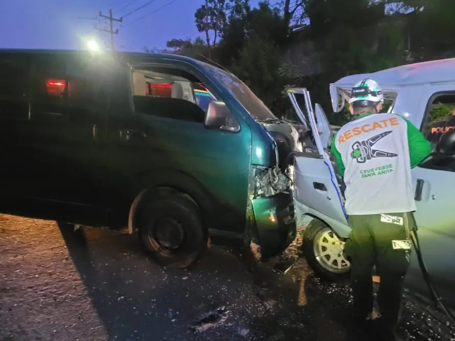 Un conductor y al menos cuatro motociclistas resultaron lesionados en accidentes de tránsito de las últimas horas