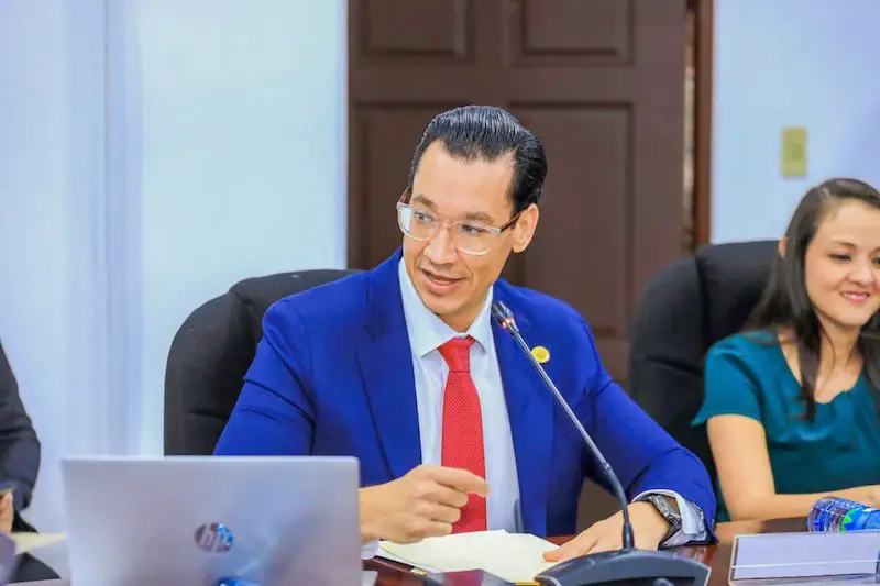 Trámites registrales crecen 11 % en El Salvador: los departamentos con mayor incremento
