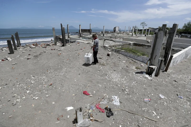 Cedeño, la aldea hondureña que lucha por sobrevivir ante el avance del mar
