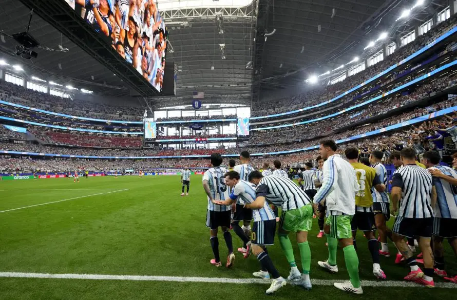 Gianni Infantino asegura que el Mundial es ya "el más exitoso" y reivindica "los estadios llenos"