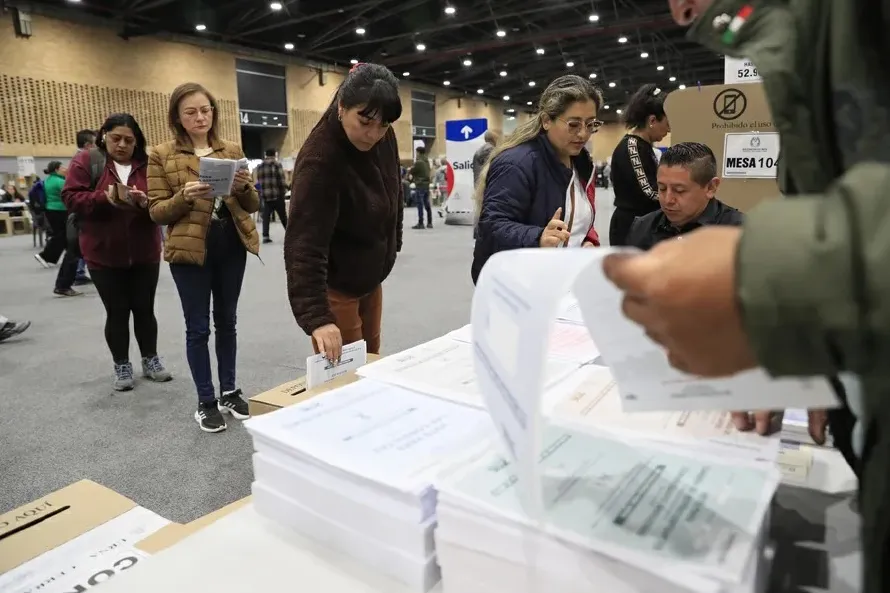 Colombia llega este domingo a la segunda vuelta de sus elecciones más polarizadas de su historia reciente