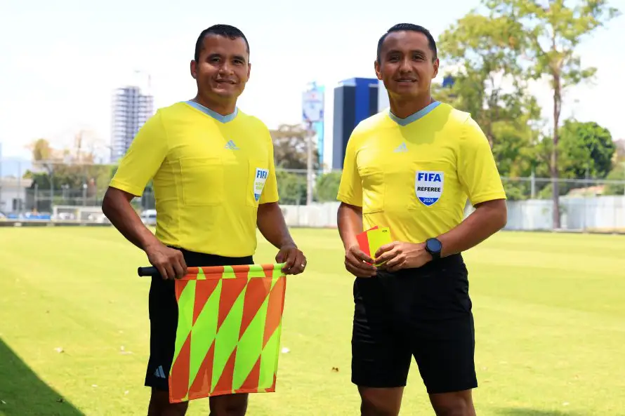 Entregarán reconocimiento especial por sus méritos a árbitros Iván Barton y David Morán Santos