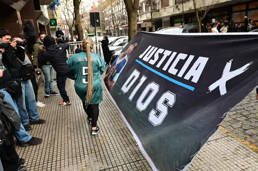 Médico de Maradona dice que la responsable de la atención domiciliaria era la psiquiatra
