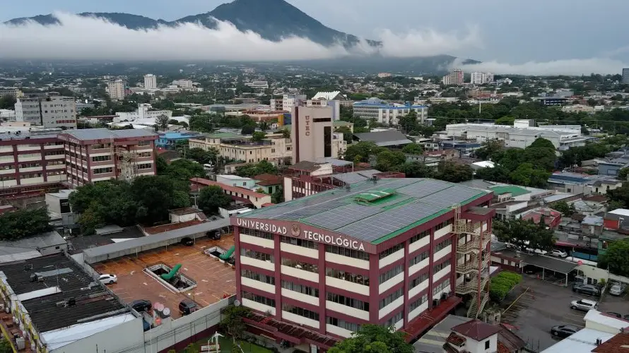 Hitos que consolidan a la UTEC como la universidad privada mayor cantidad de estudiantes en El Salvador