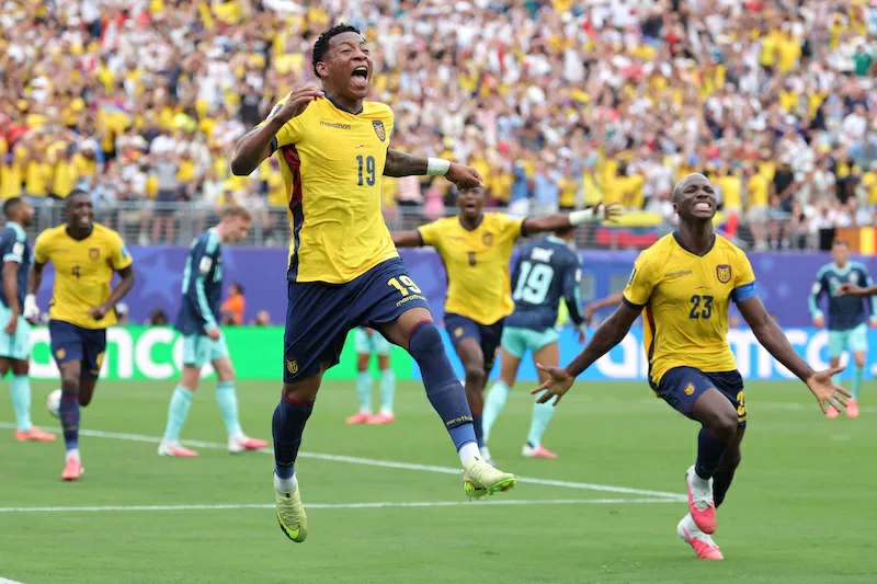 Ecuador remonta a Alemania y clasifica a dieciseisavos del Mundial
