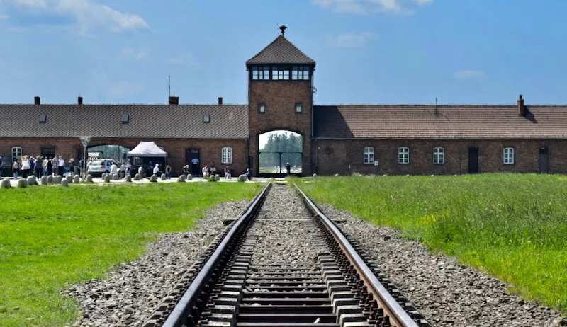 El silencio que dejó el Holocausto: una visita a Auschwitz
