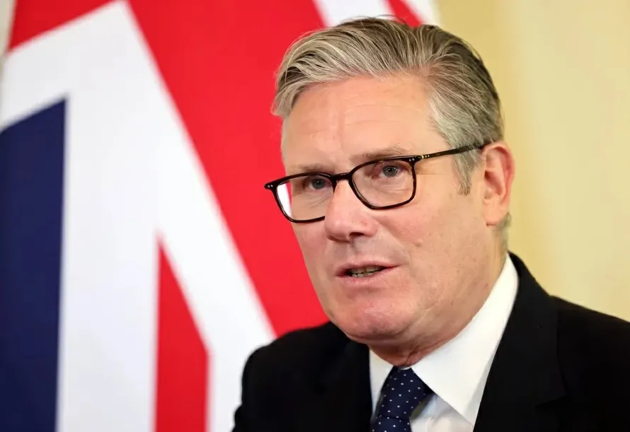 El primer ministro británico anuncia su dimisión tras perder apoyo político