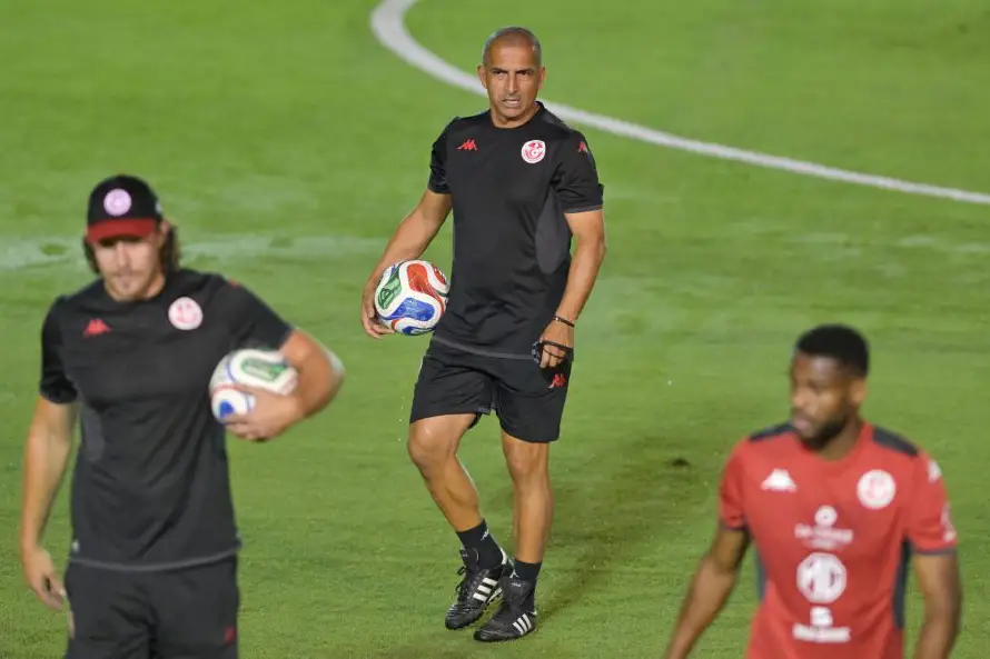 Túnez despide al técnico Sabri Lamouchi después de perder 1-5 contra Suecia