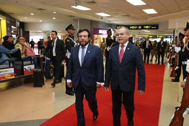 Vicepresidente Ulloa llega a Panamá para los 200 años del Congreso Anfictiónico