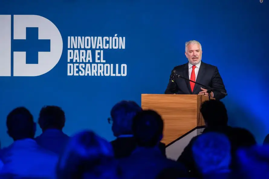 Iván Duque dice que orden de suspender provisionalmente a Gustavo Petro sólo busca su "victimización"