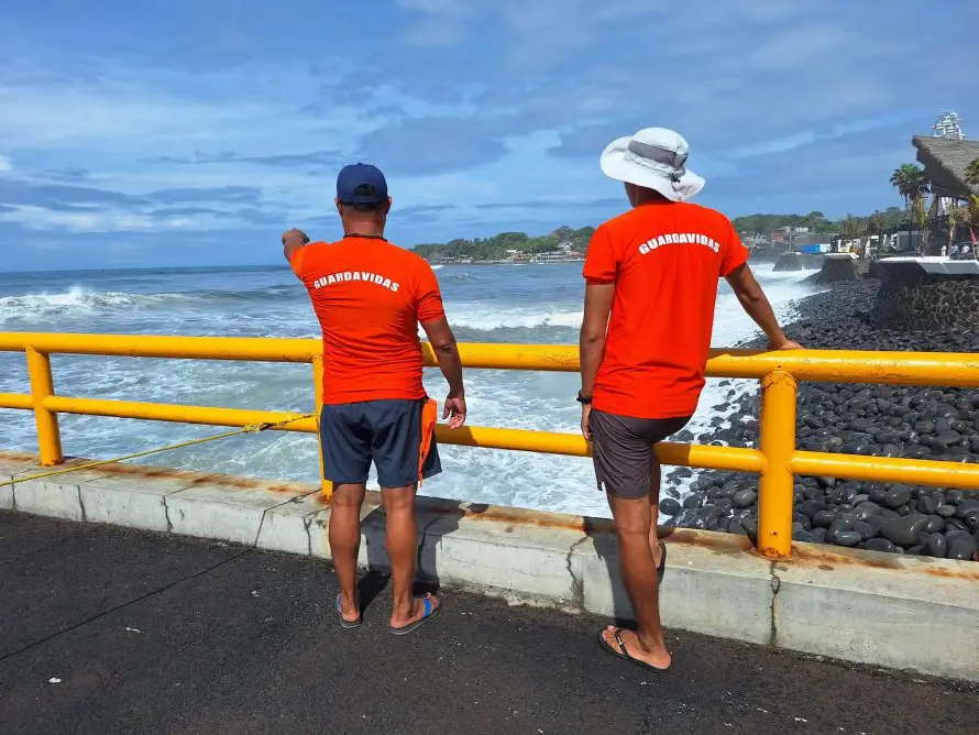 Mar de fondo genera riesgo de arrastre en la costa salvadoreña, alerta Medio Ambiente