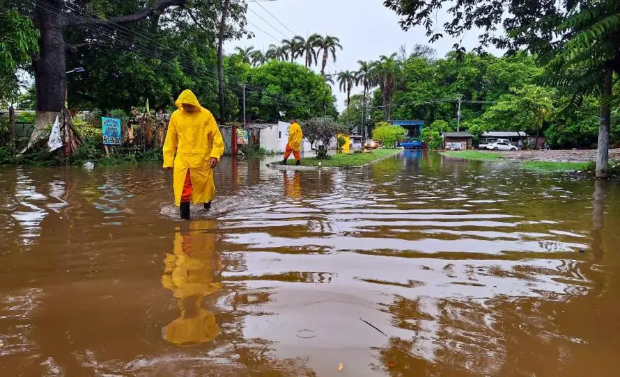 Tormenta Cristina provoca inundaciones en Bocana San Diego, La Libertad y Apopa