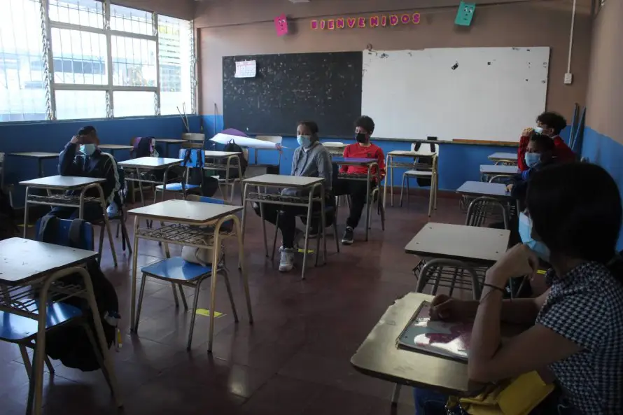 Médico señala a escuelas y uso de aires acondicionados a baja temperatura como focos de virus respiratorios