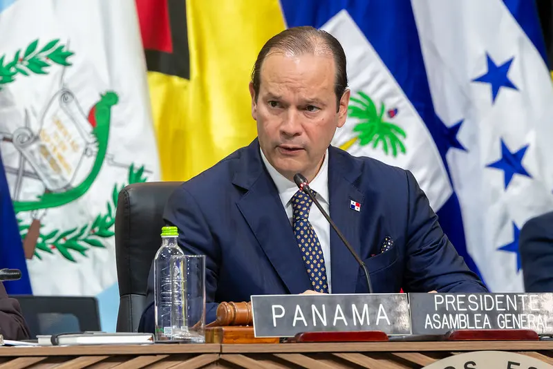 Panamá exige a China respetar su Constitución y su sistema democrático tras disputa por puertos