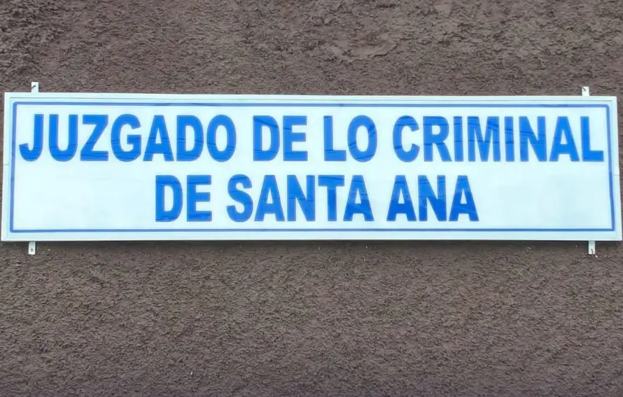 Envían a prisión provisional a un hombre señalado de asesinar a una mujer en Chalchuapa