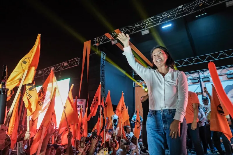 Fujimori pide paciencia ante ajustado conteo presidencial en Perú