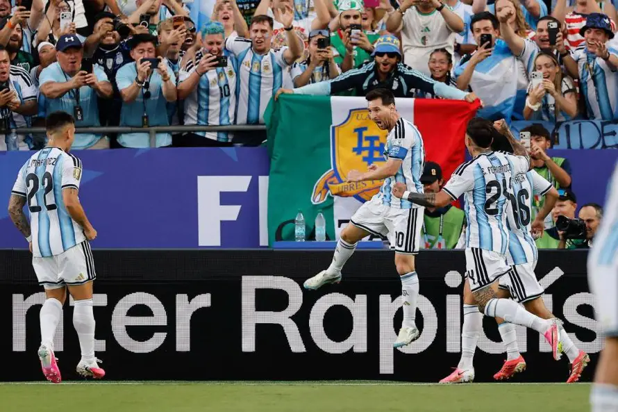 Messi hace historia en la goleada de Argentina a Argelia