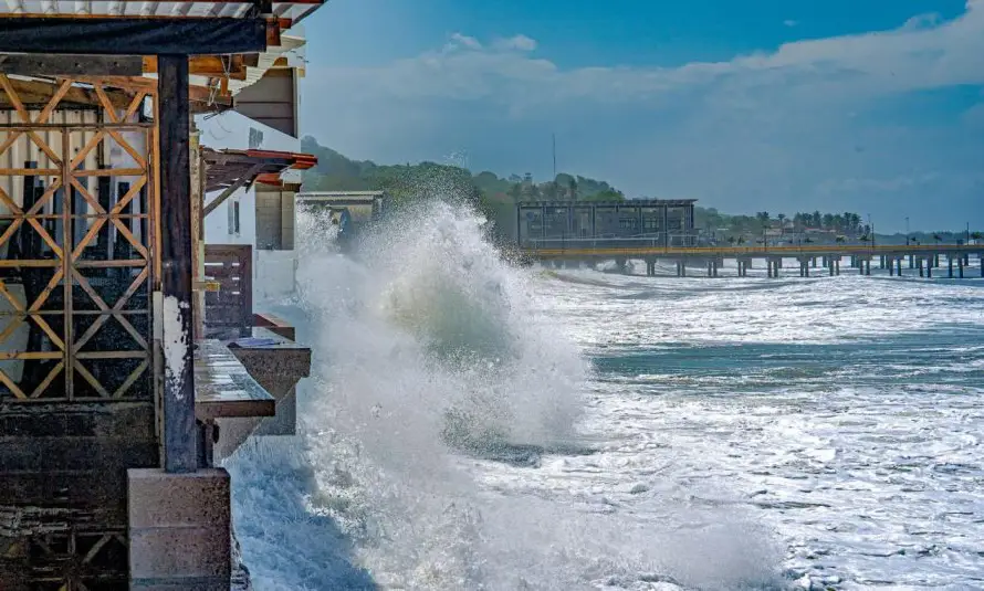 Tormenta Cristina incrementó el mar de fondo en la costa salvadoreña, afirma Medio Ambiente