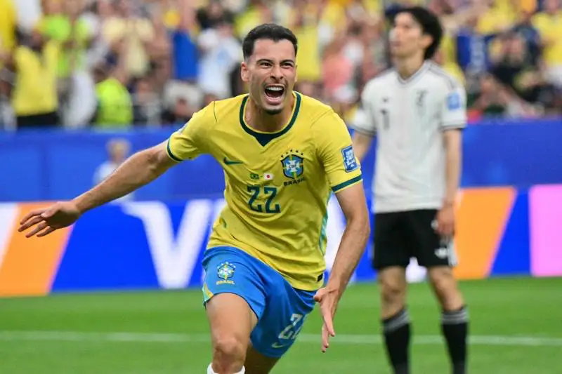 Brasil selló su pase a los octavos de final con una victoria de 2-1 sobre Japón.