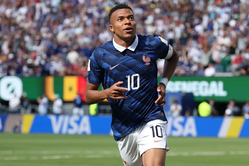 El bronce que nadie quiere, pero que asegura los goles que necesita Mbappé