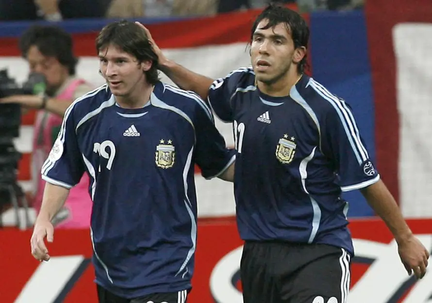 Veinte años después de su primer gol en un Mundial, Messi vuelve a ilusionar a Argentina