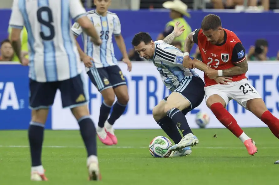 Argentina vence 2-0 a Austria con doblete de Lionel Messi