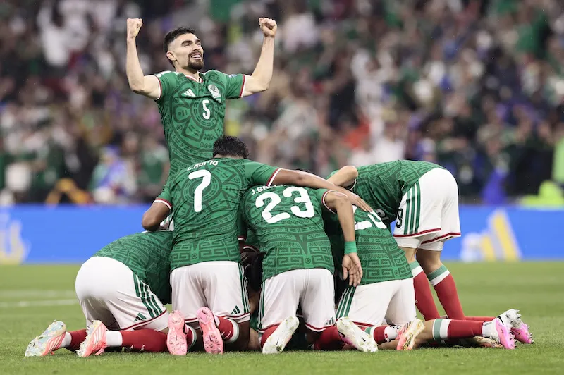 México vence a Ecuador 2-0 y avanza a octavos del Mundial