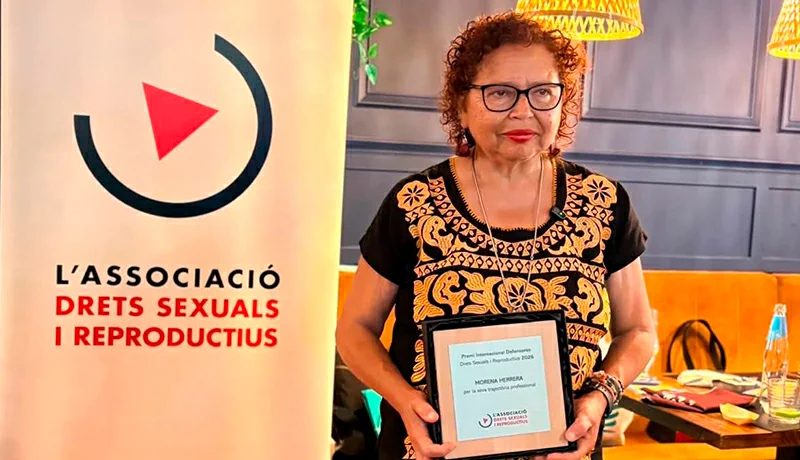La feminista Morena Herrera recibe premio y lo dedica a la abogada Ruth López, detenida en El Salvador