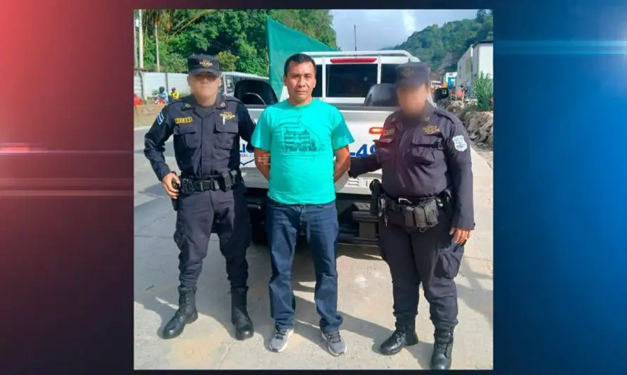 Arrestan a motorista que fue grabado arrancando los espejos de un automóvil en Santa Tecla
