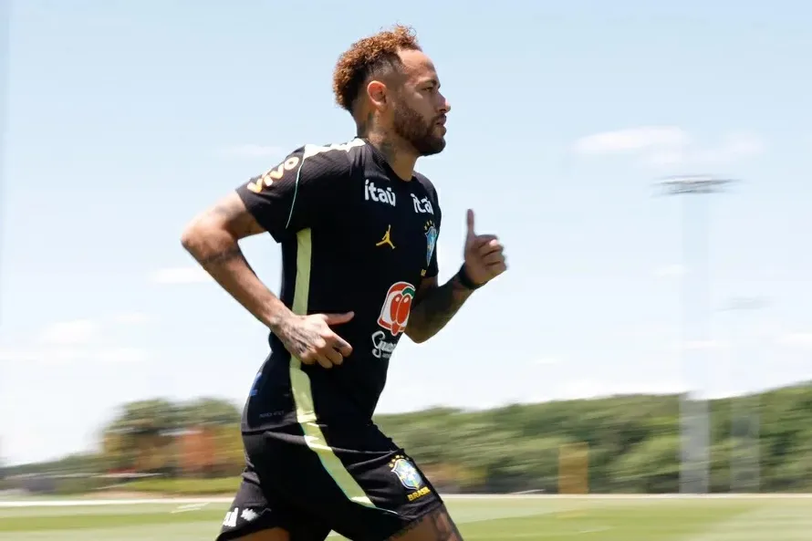 Neymar se entrena sobre el césped por primera vez en Estados Unidos
