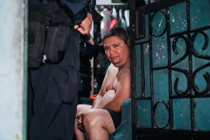 Hombre que creaba material de agresión sexual infantil es arrestado en Soyapango