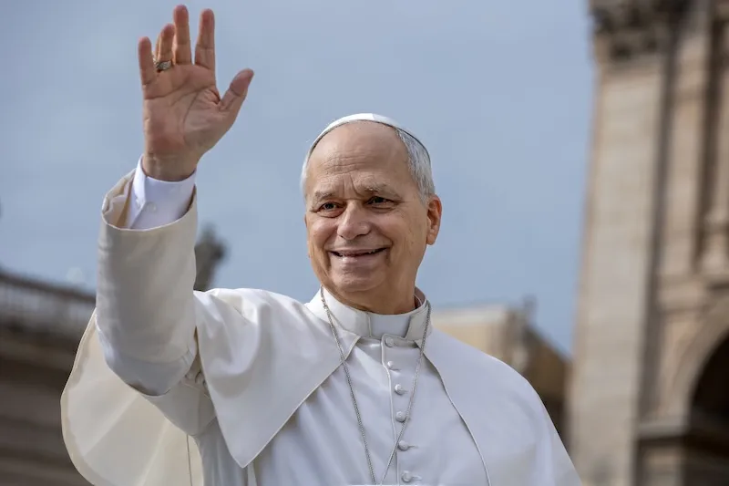 El papa pide no olvidar a quienes "sufren y mueren" por las guerras