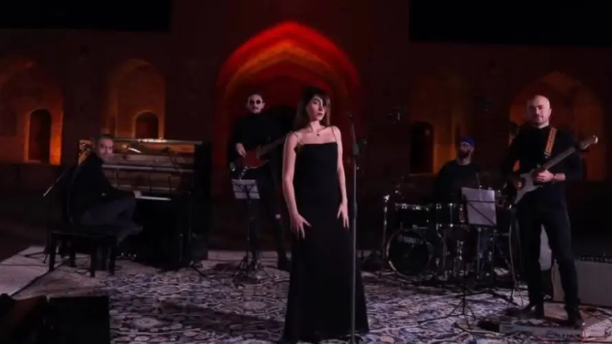 Irán condena a 74 latigazos a una cantante por emitir un concierto virtual sin velo