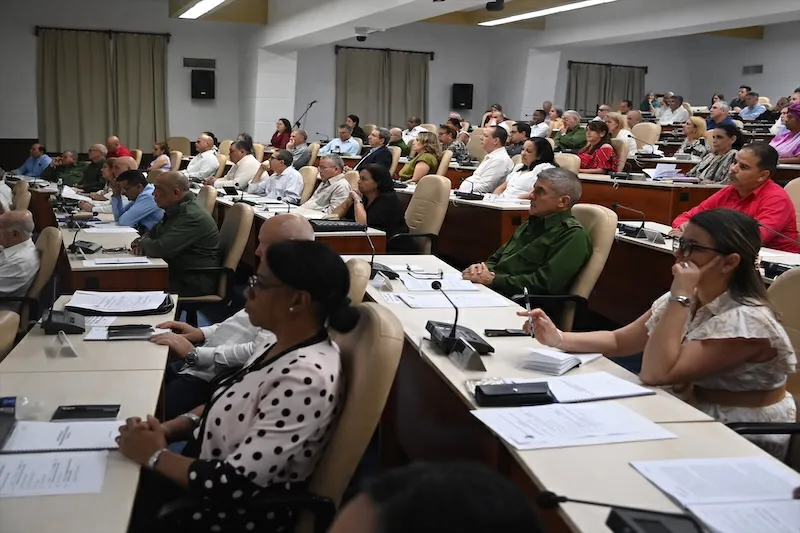 El Partido Comunista cubano asegura que Raúl Castro está "plenamente de acuerdo" con las propuestas de reforma económica