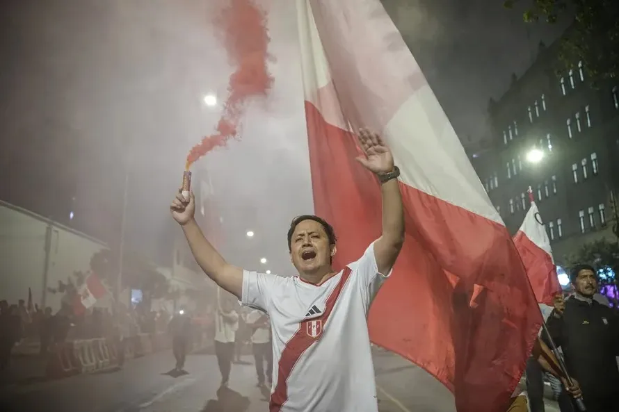 Perú elige presidente entre Fujimori y Sánchez en reñida segunda vuelta