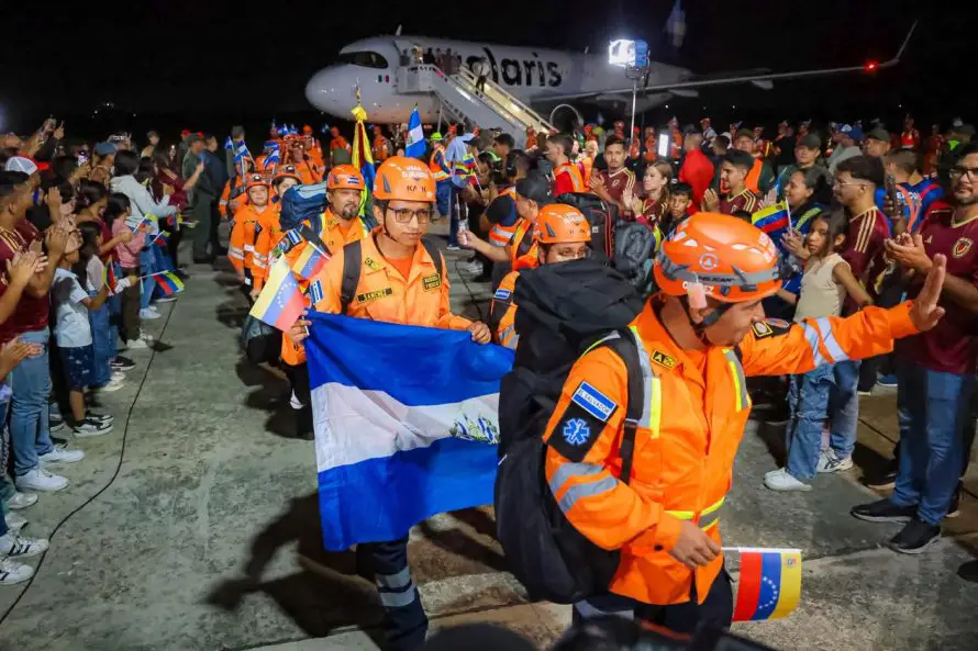 Misión salvadoreña en Venezuela podría permanecer de 10 a 15 días, según director de Protección Civil