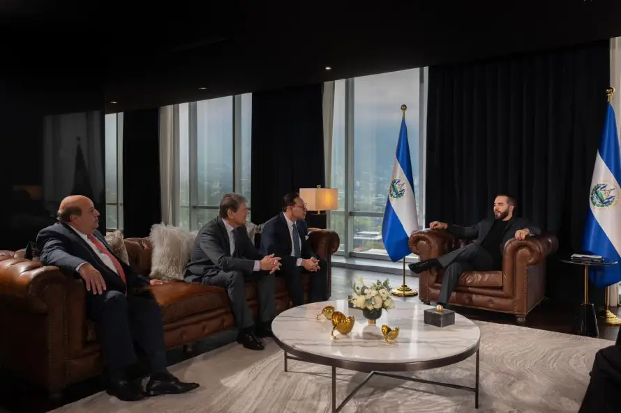 Dirigentes de la ANEP se reúnen con Bukele