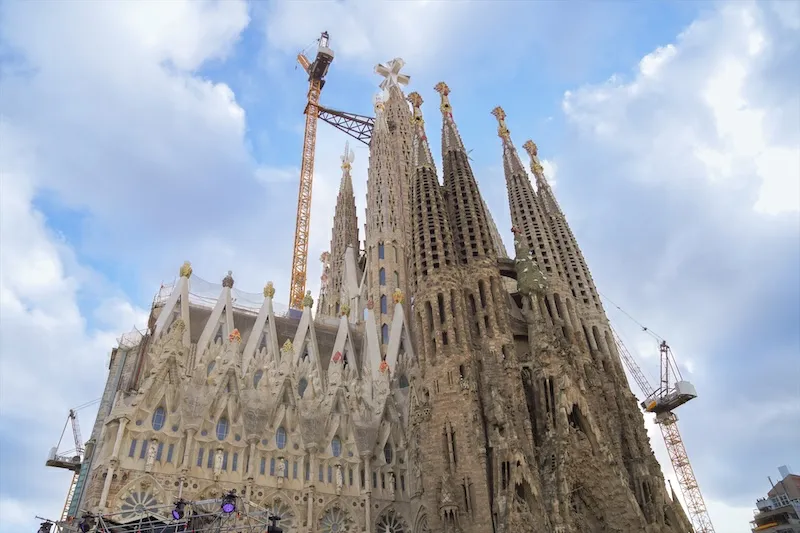El Papa León XIV bendice histórica torre de la Sagrada Familia en Barcelona