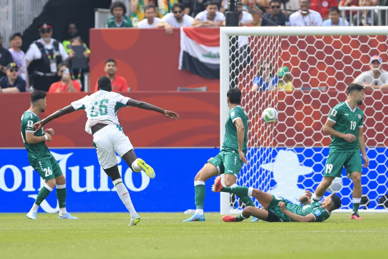 Senegal golea a Irak y mantiene opciones de clasificar a los dieciseisavos del Mundial