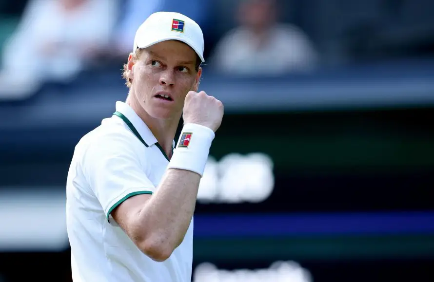 Jannik Sinner remonta ante Miomir Kecmanovic y avanza con sufrimiento a segunda ronda de Wimbledon