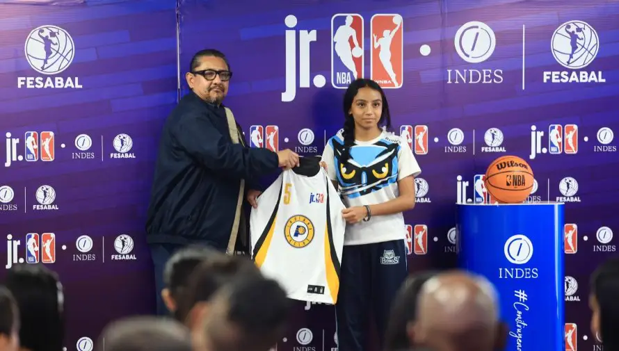 Sorteo asigna franquicias de la NBA a 60 centros escolares para los Juegos Estudiantiles Nacionales de la Jr. NBA Leagues